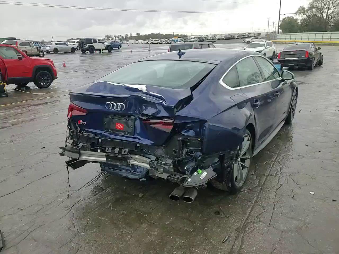 Фото: WAUC4CF53JA023786