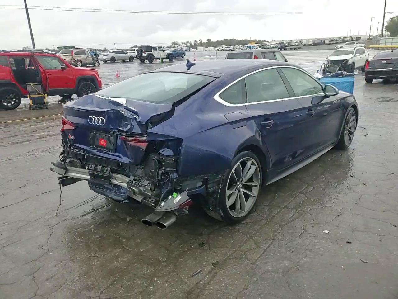 Фото: WAUC4CF53JA023786