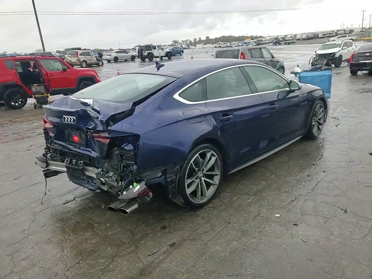 Фото: WAUC4CF53JA023786