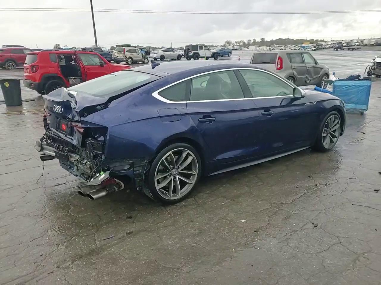 Фото: WAUC4CF53JA023786