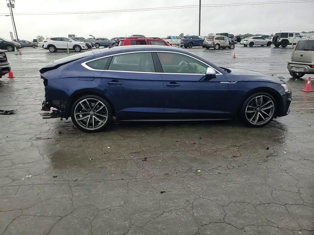 Фото: WAUC4CF53JA023786