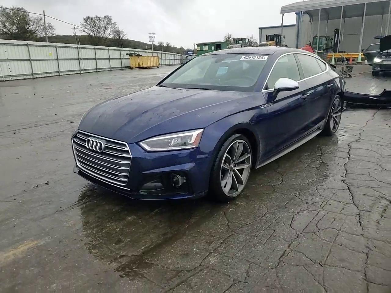 Фото: WAUC4CF53JA023786