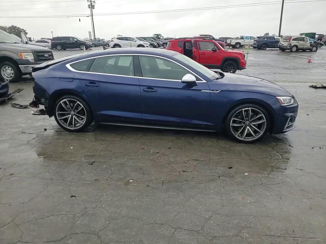 Фото: WAUC4CF53JA023786