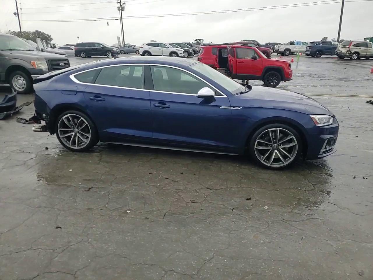 Фото: WAUC4CF53JA023786