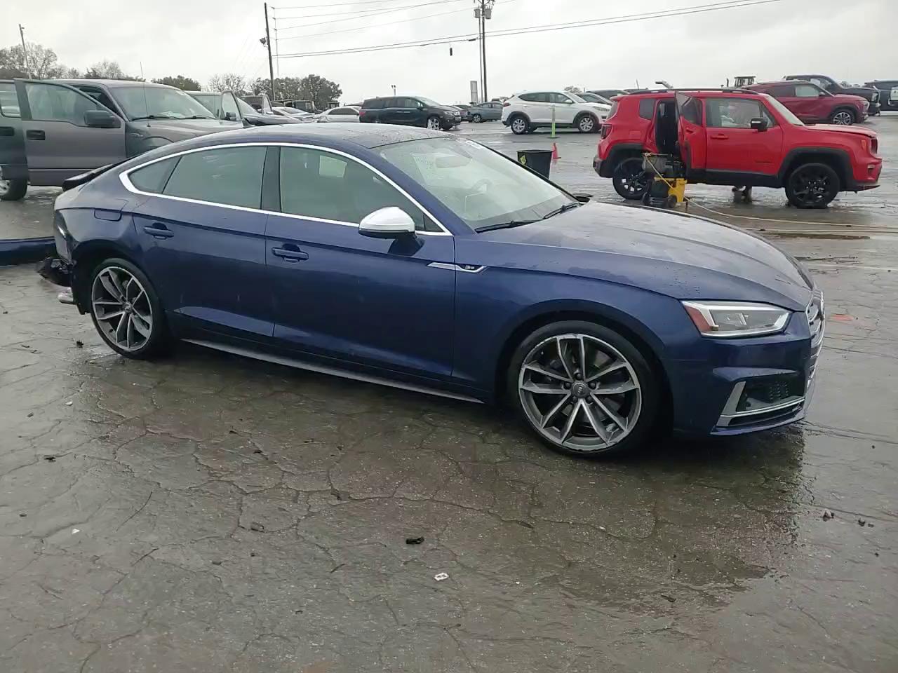 Фото: WAUC4CF53JA023786