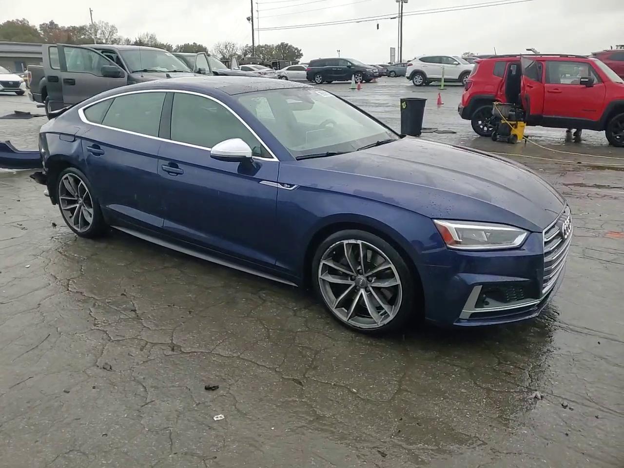 Фото: WAUC4CF53JA023786