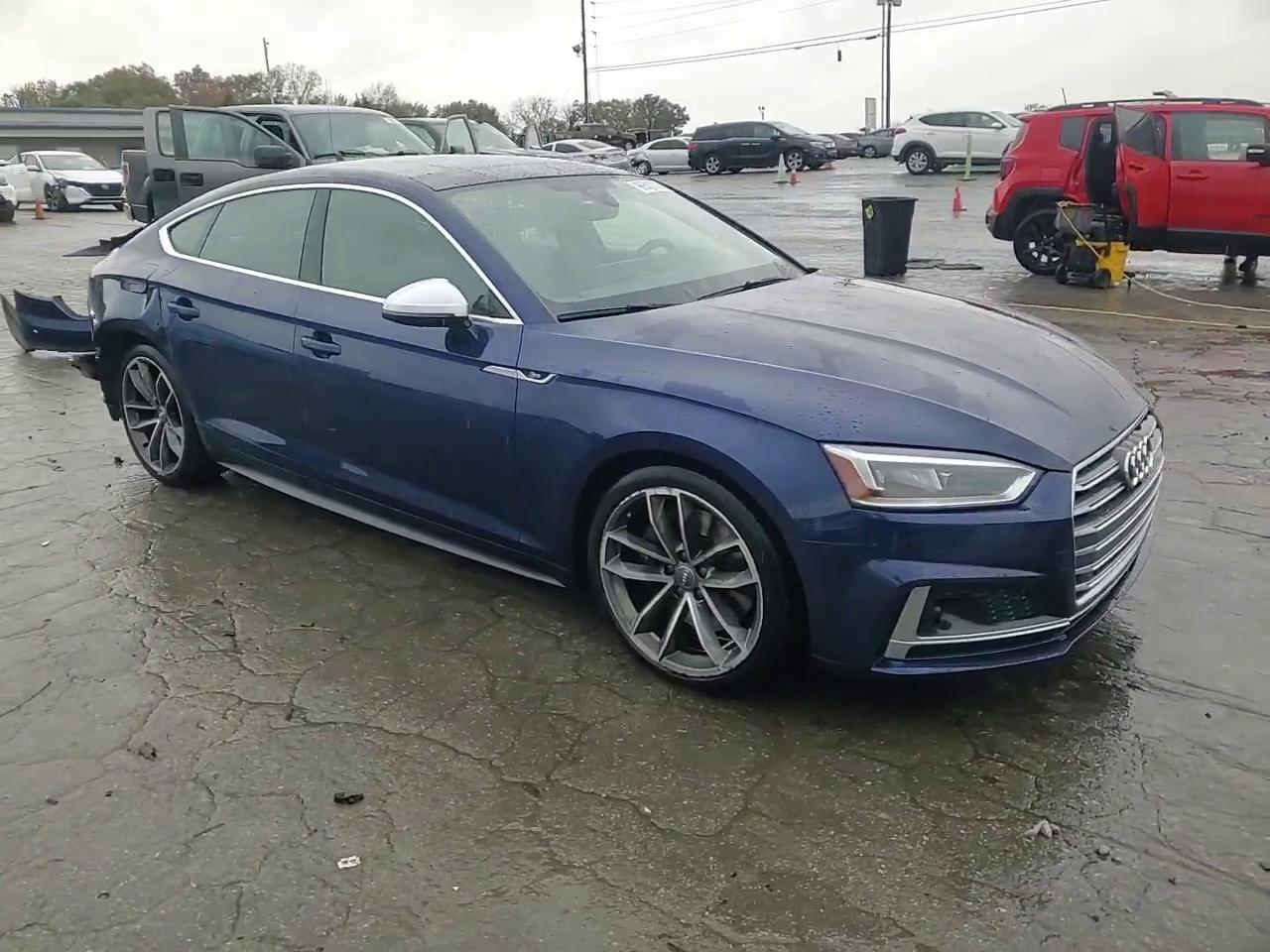 Фото: WAUC4CF53JA023786