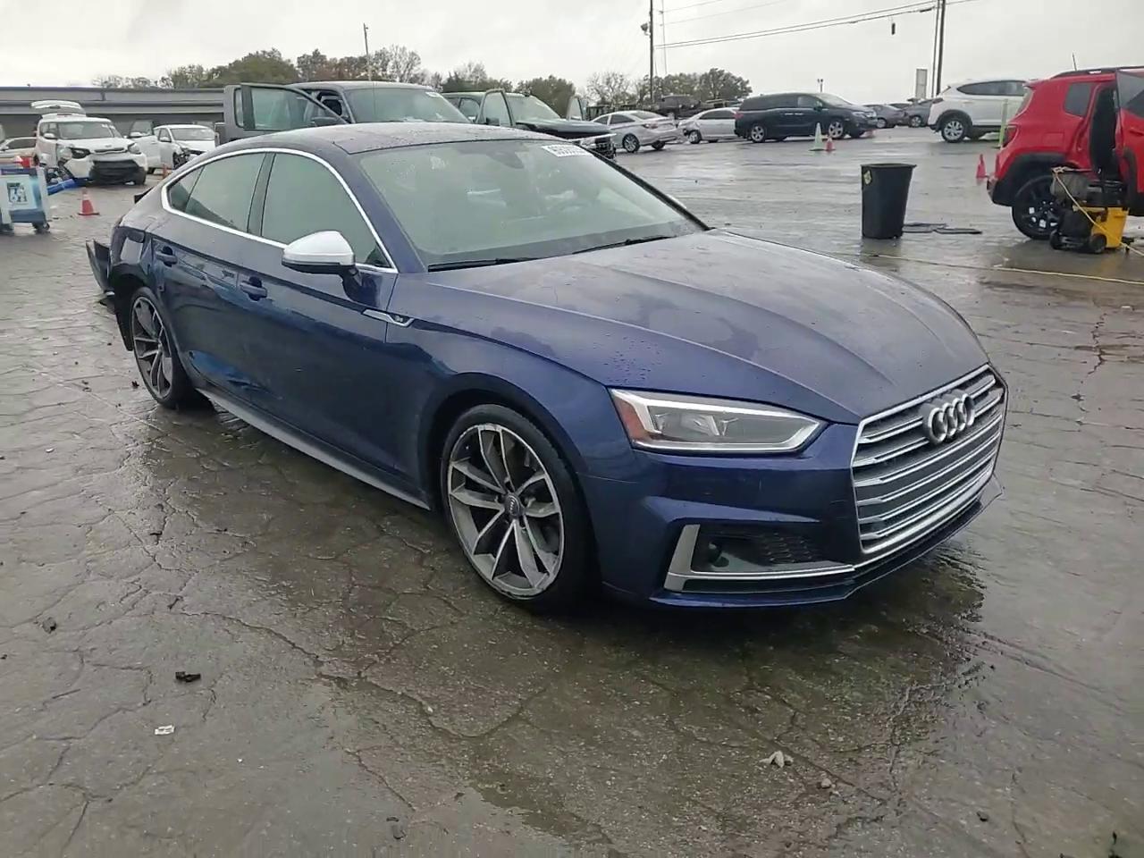 Фото: WAUC4CF53JA023786