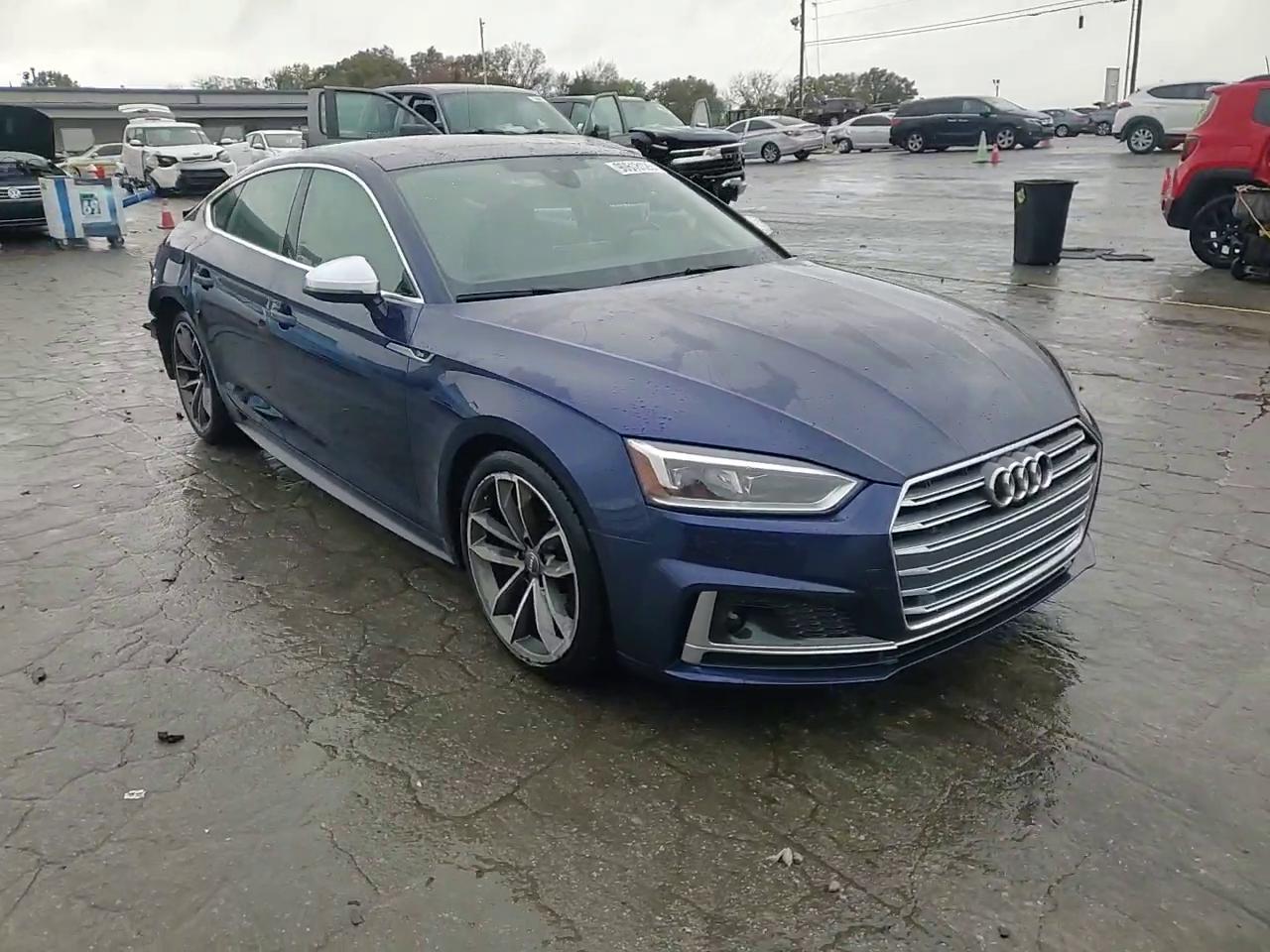 Фото: WAUC4CF53JA023786