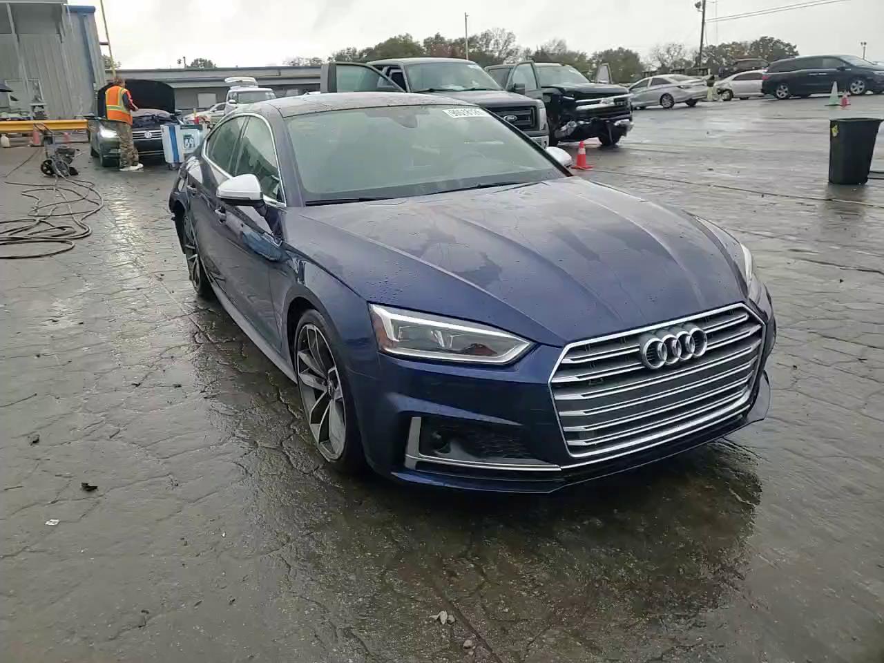 Фото: WAUC4CF53JA023786