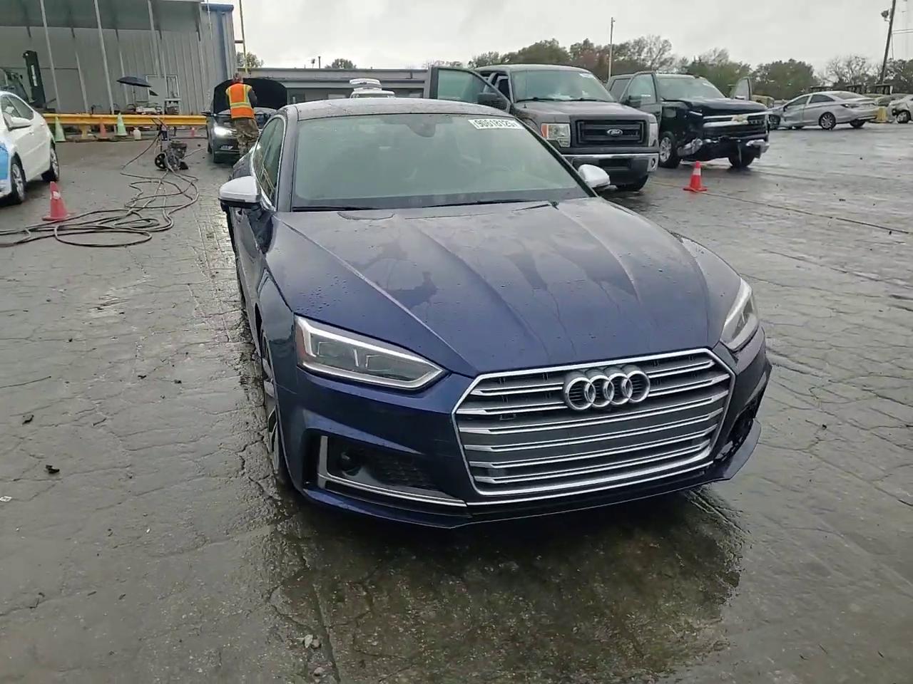 Фото: WAUC4CF53JA023786