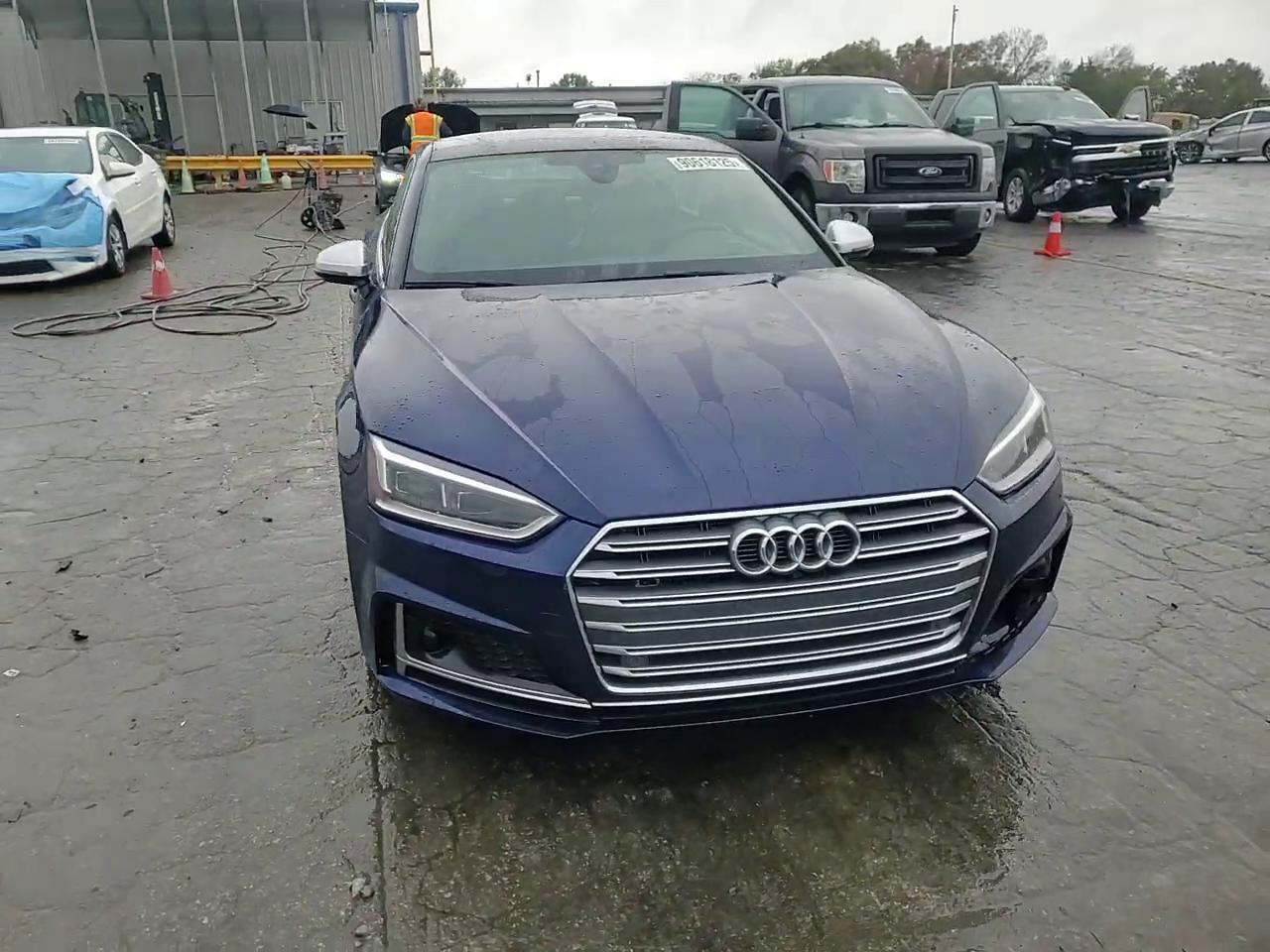 Фото: WAUC4CF53JA023786