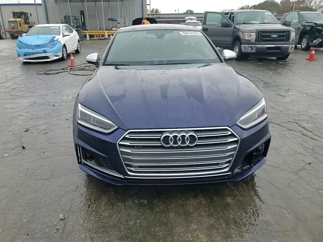 Фото: WAUC4CF53JA023786