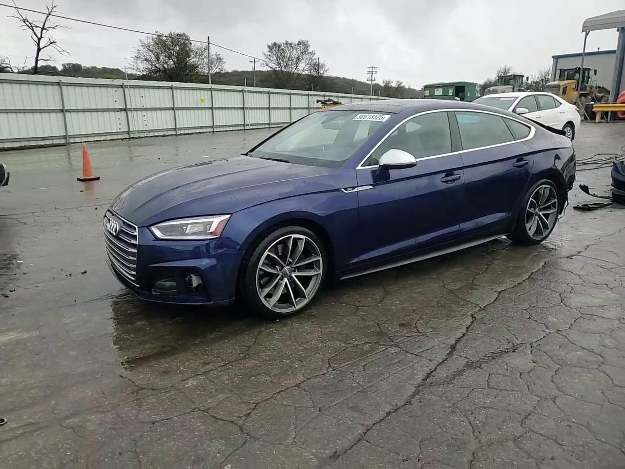 Фото: WAUC4CF53JA023786