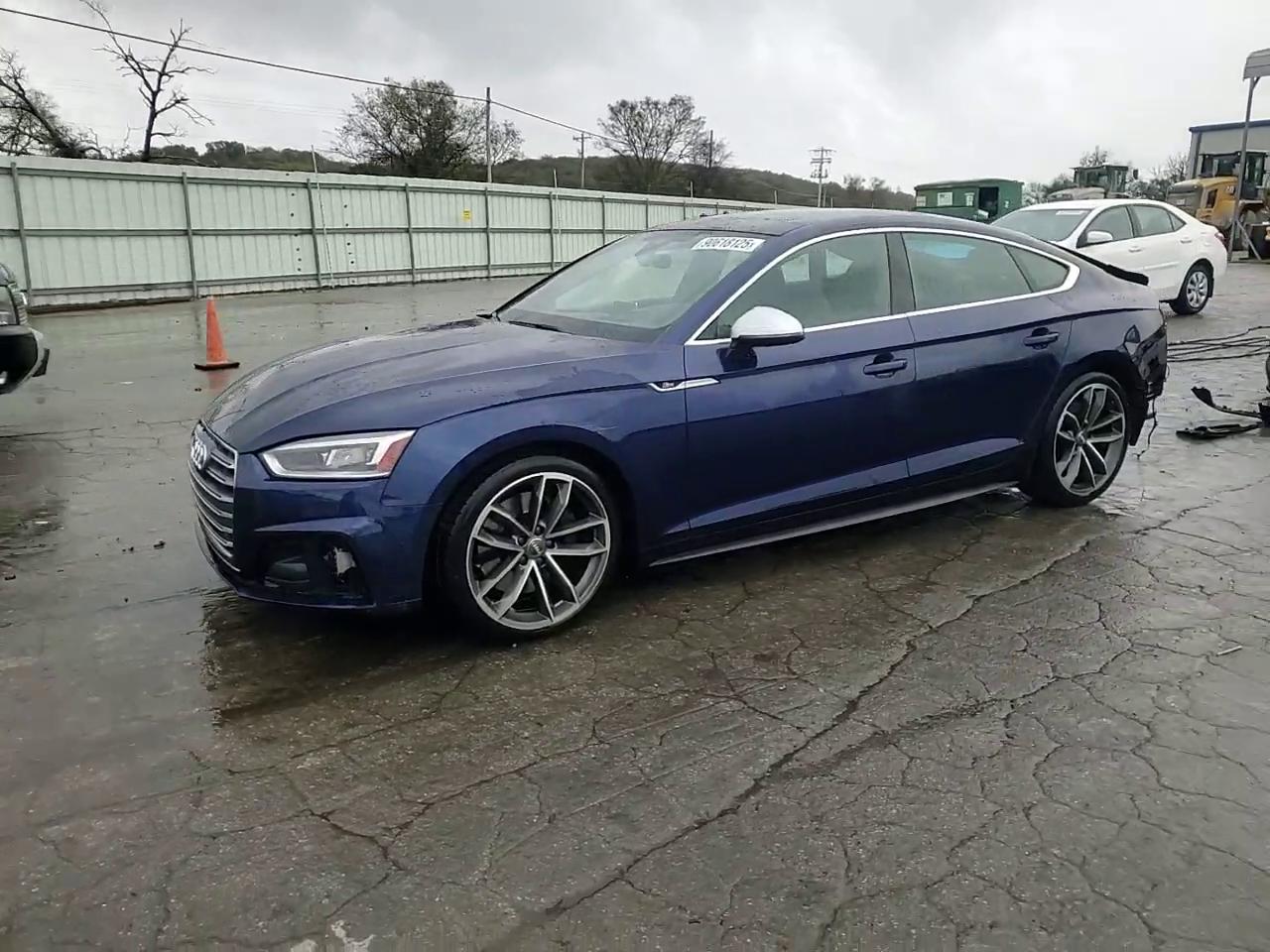 Фото: WAUC4CF53JA023786