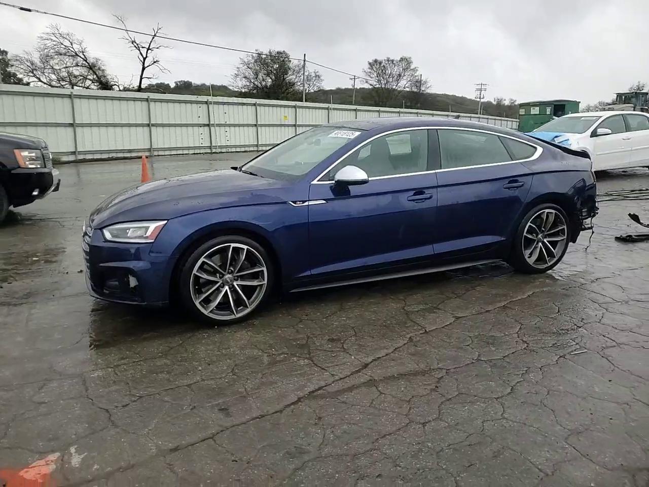 Фото: WAUC4CF53JA023786