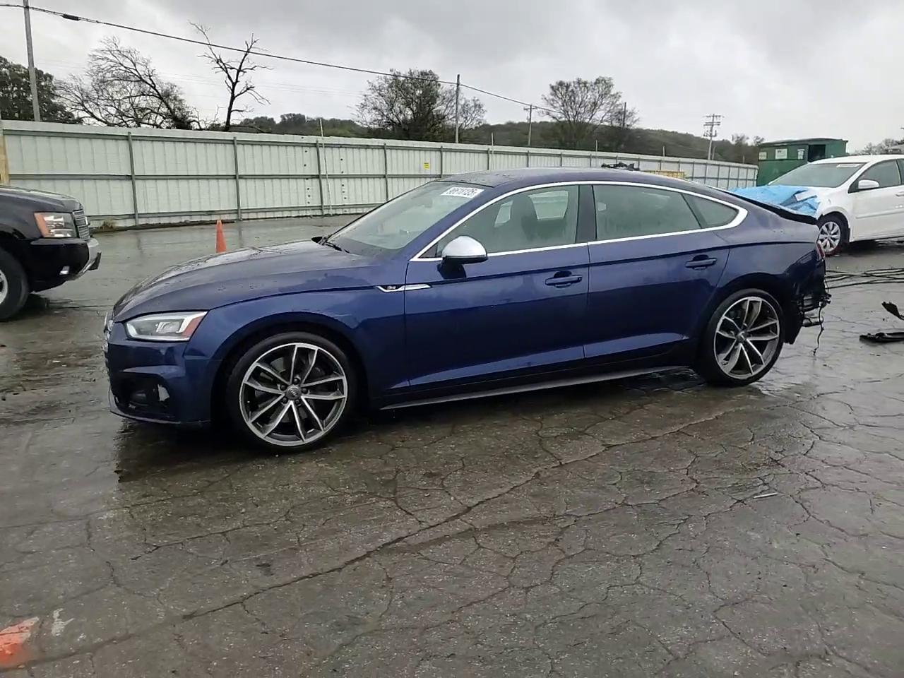 Фото: WAUC4CF53JA023786