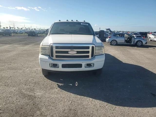 2017 Ford F450 Super Duty Bucket Truck VIN: 1FDUF4GY4HEE36945 Lot: 86493305