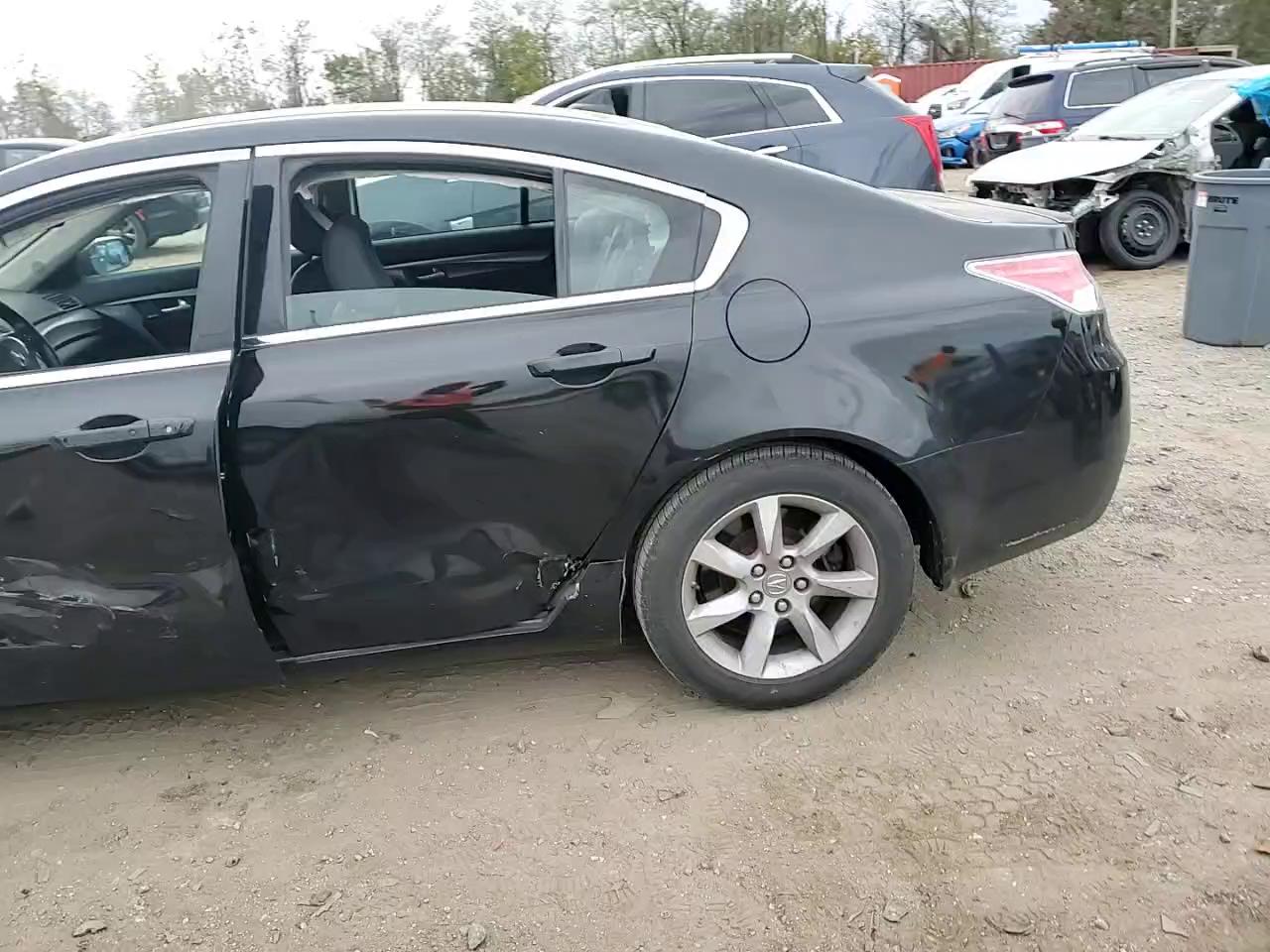 Фото: 19UUA8F54EA005737