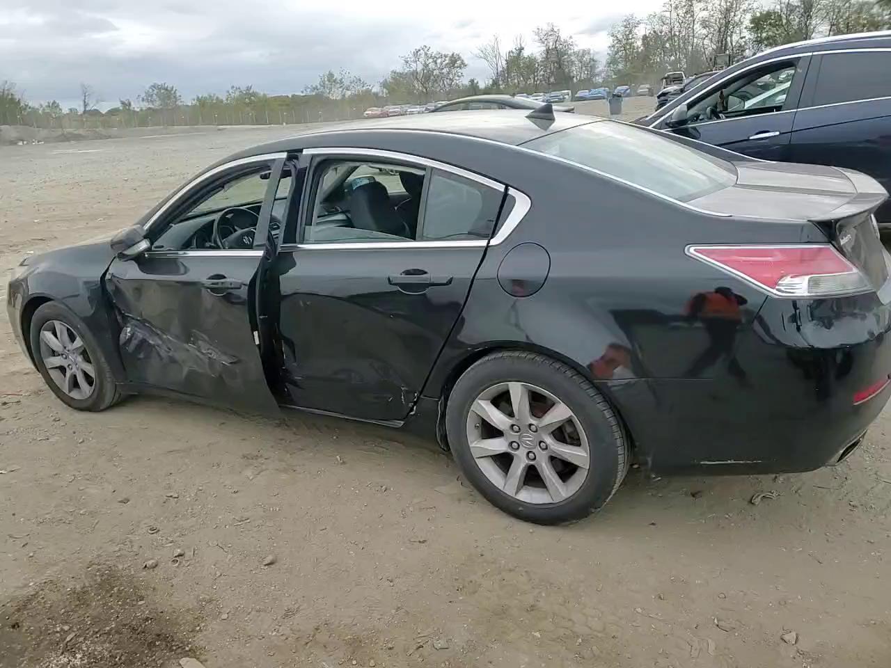 Фото: 19UUA8F54EA005737