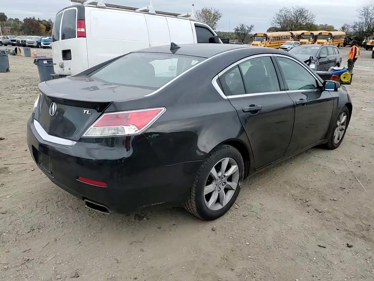 Фото: 19UUA8F54EA005737