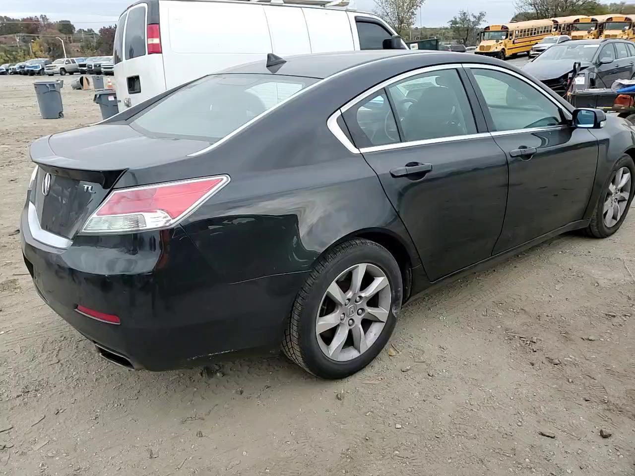 Фото: 19UUA8F54EA005737