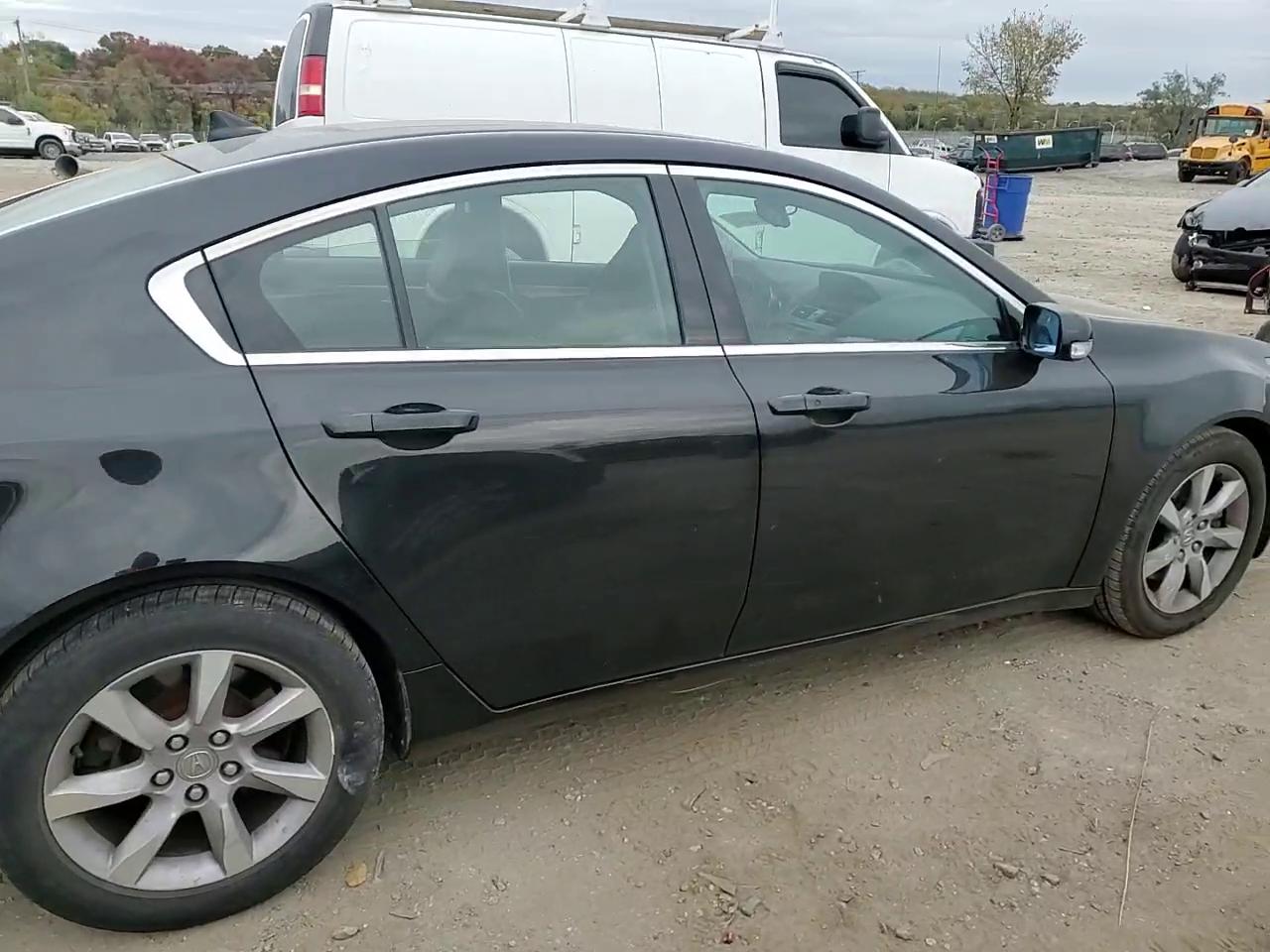 Фото: 19UUA8F54EA005737