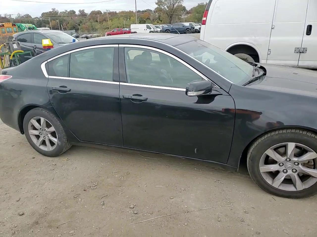 Фото: 19UUA8F54EA005737