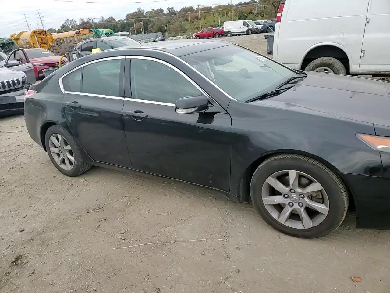 Фото: 19UUA8F54EA005737