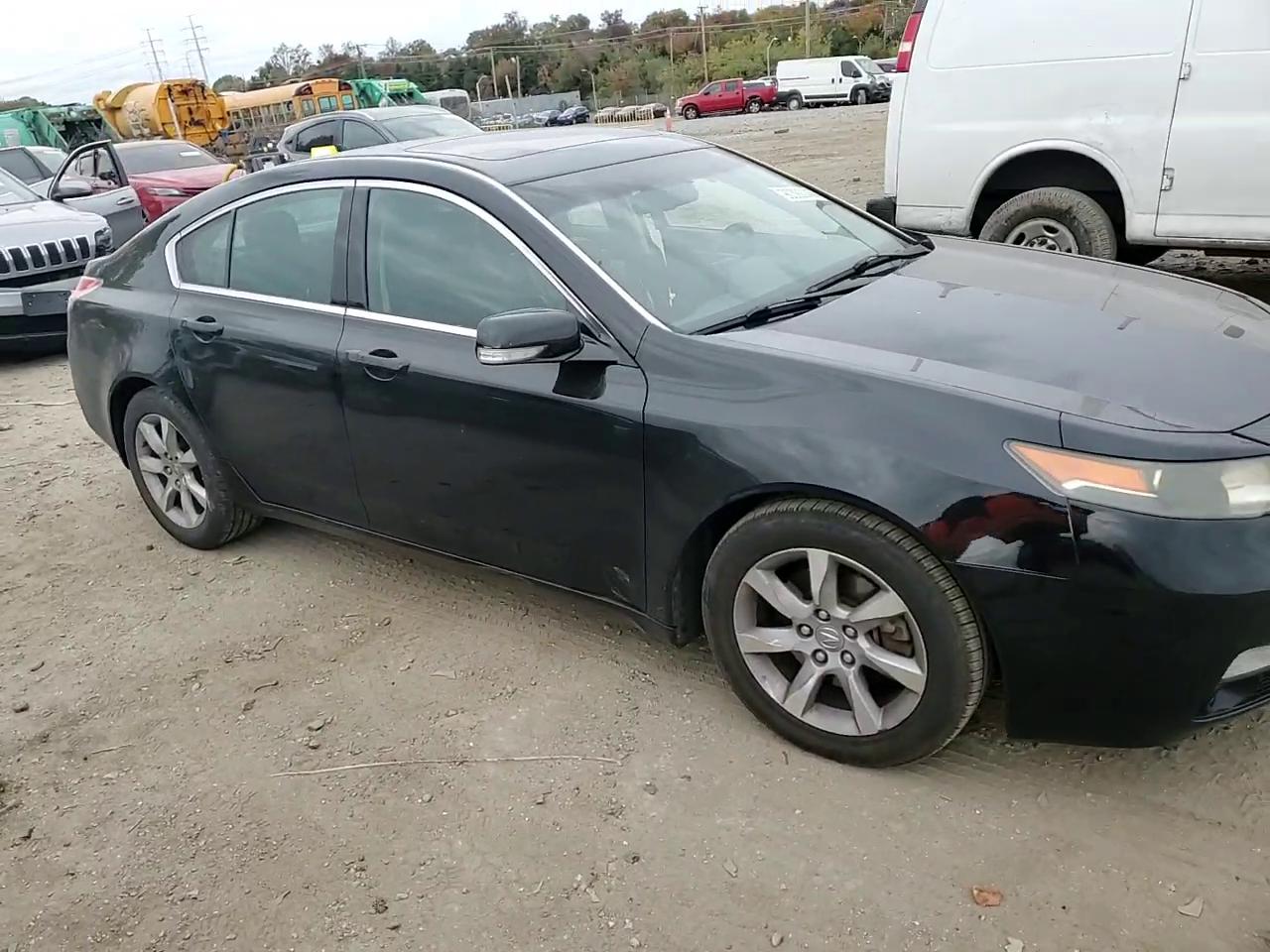 Фото: 19UUA8F54EA005737