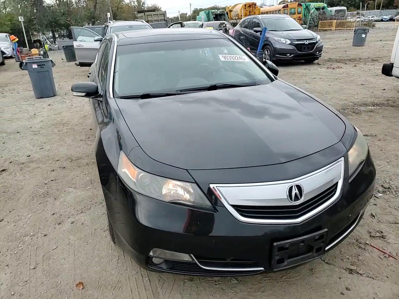 Фото: 19UUA8F54EA005737