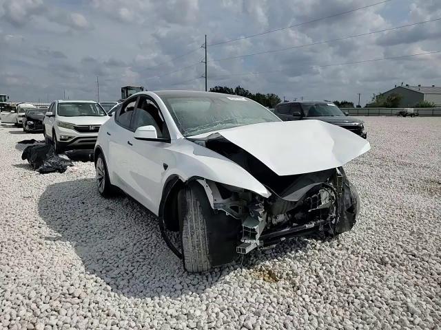 2026 Tesla Model Y VIN: 7SAYGDEE8TA392029 Lot: 85917975