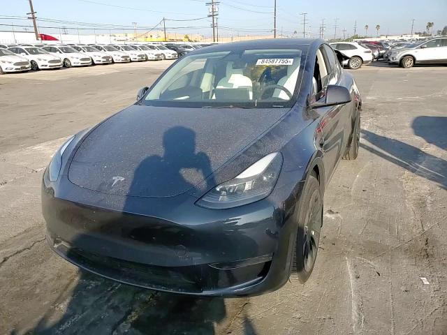 2024 Tesla Model Y VIN: 7SAYGDEE5RA265246 Lot: 84587755