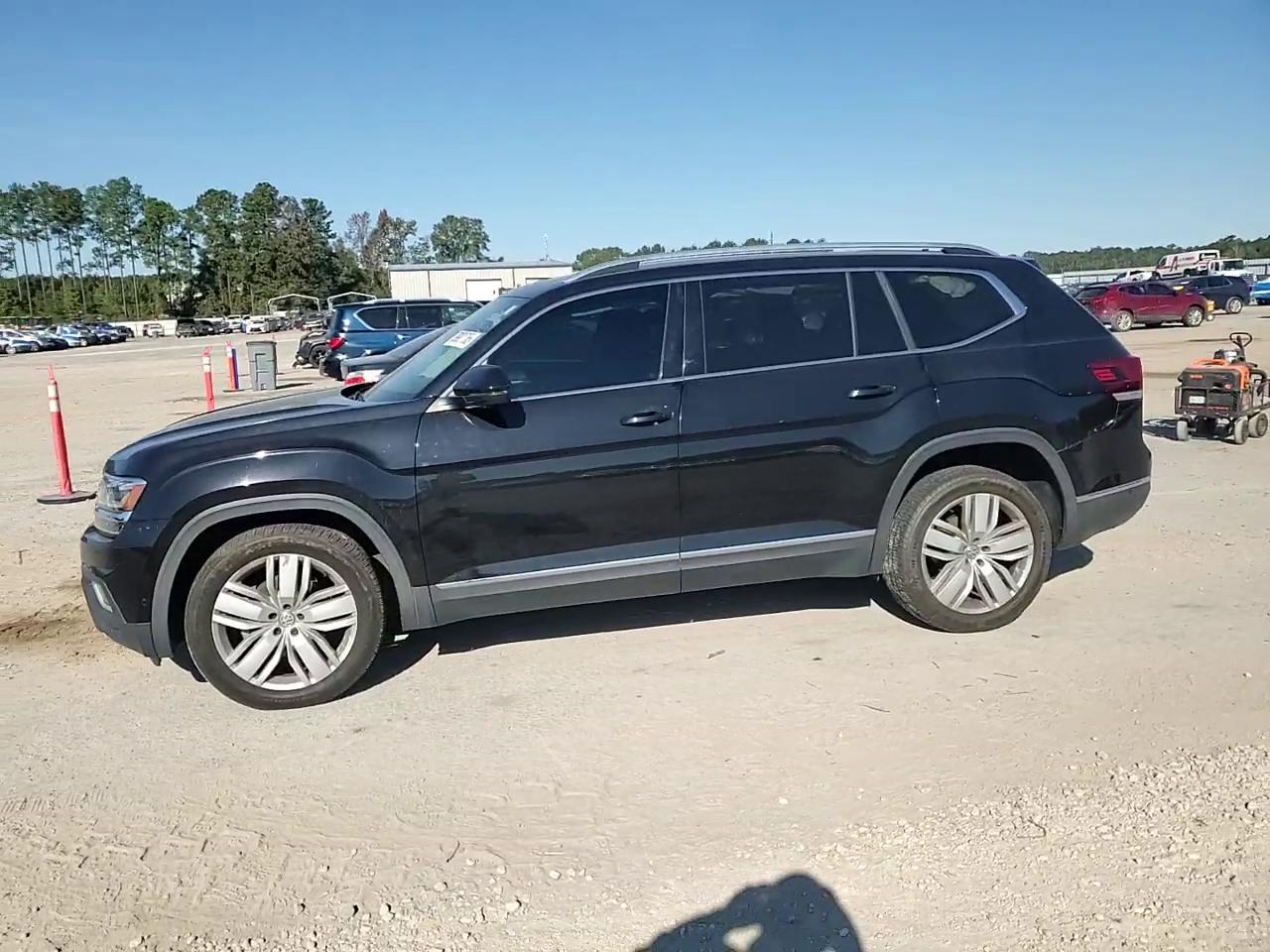 Фото: 1V2NR2CA5JC502416