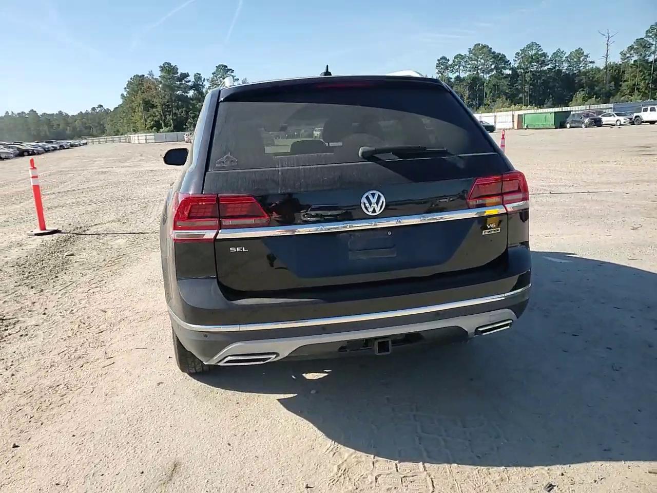 Фото: 1V2NR2CA5JC502416