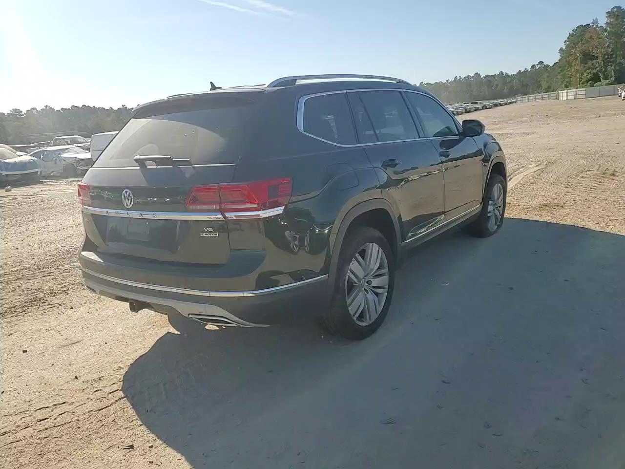 Фото: 1V2NR2CA5JC502416