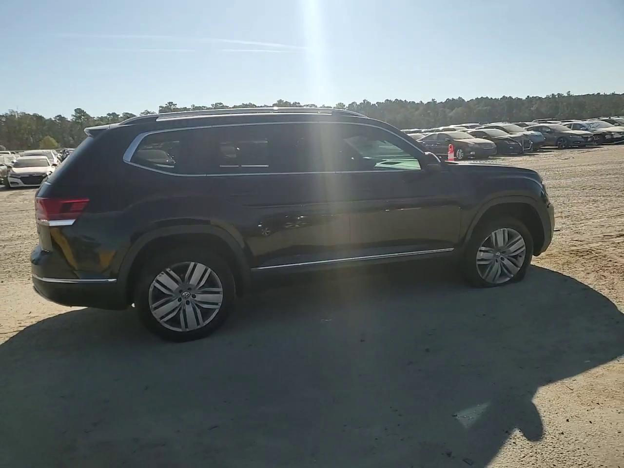 Фото: 1V2NR2CA5JC502416