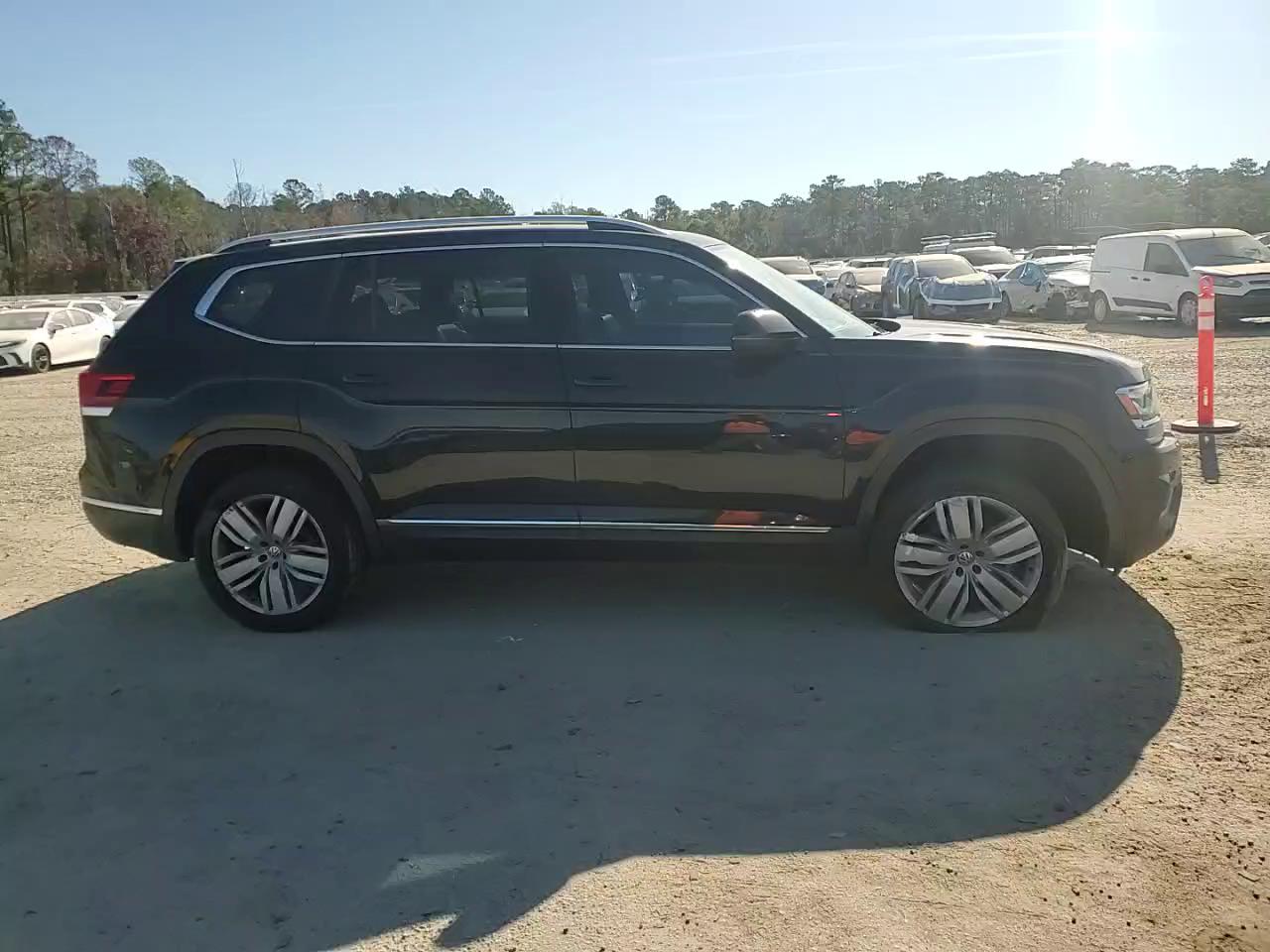 Фото: 1V2NR2CA5JC502416