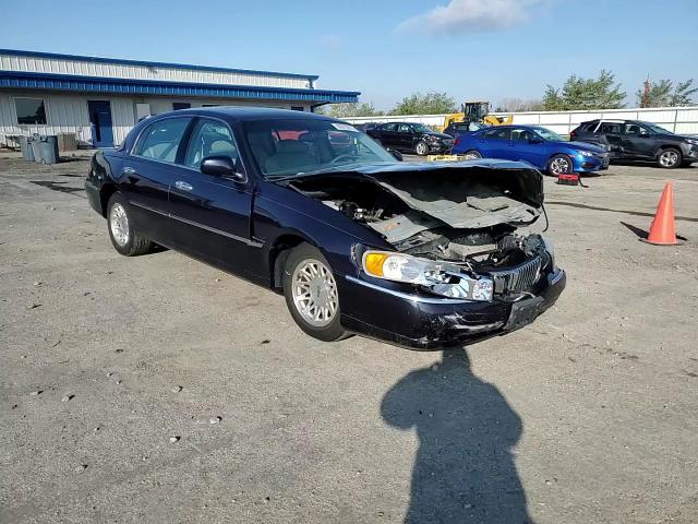 1999 Lincoln Town Car Signature VIN: 1LNHM82W9XY691057 Lot: 90223875