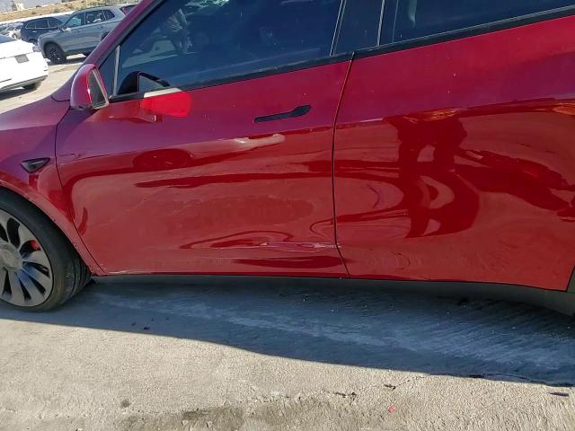 2024 Tesla Model Y VIN: 7SAYGDEF5RF085051 Lot: 87233325