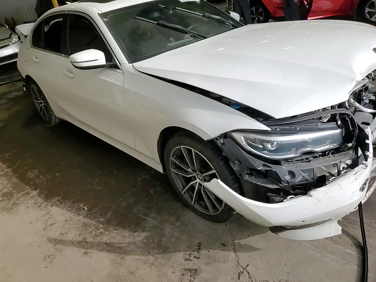 Фото: 3MW5R7J08L8B27086