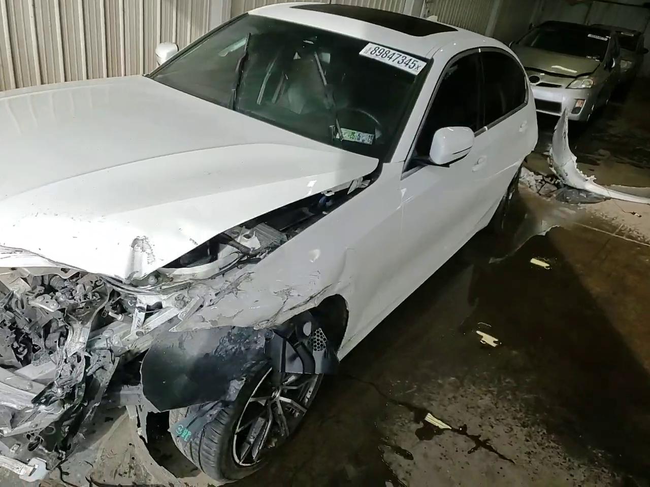 Фото: 3MW5R7J08L8B27086