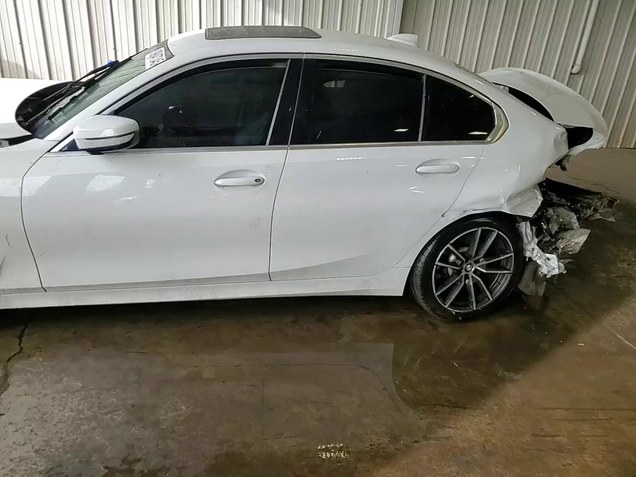 Фото: 3MW5R7J08L8B27086