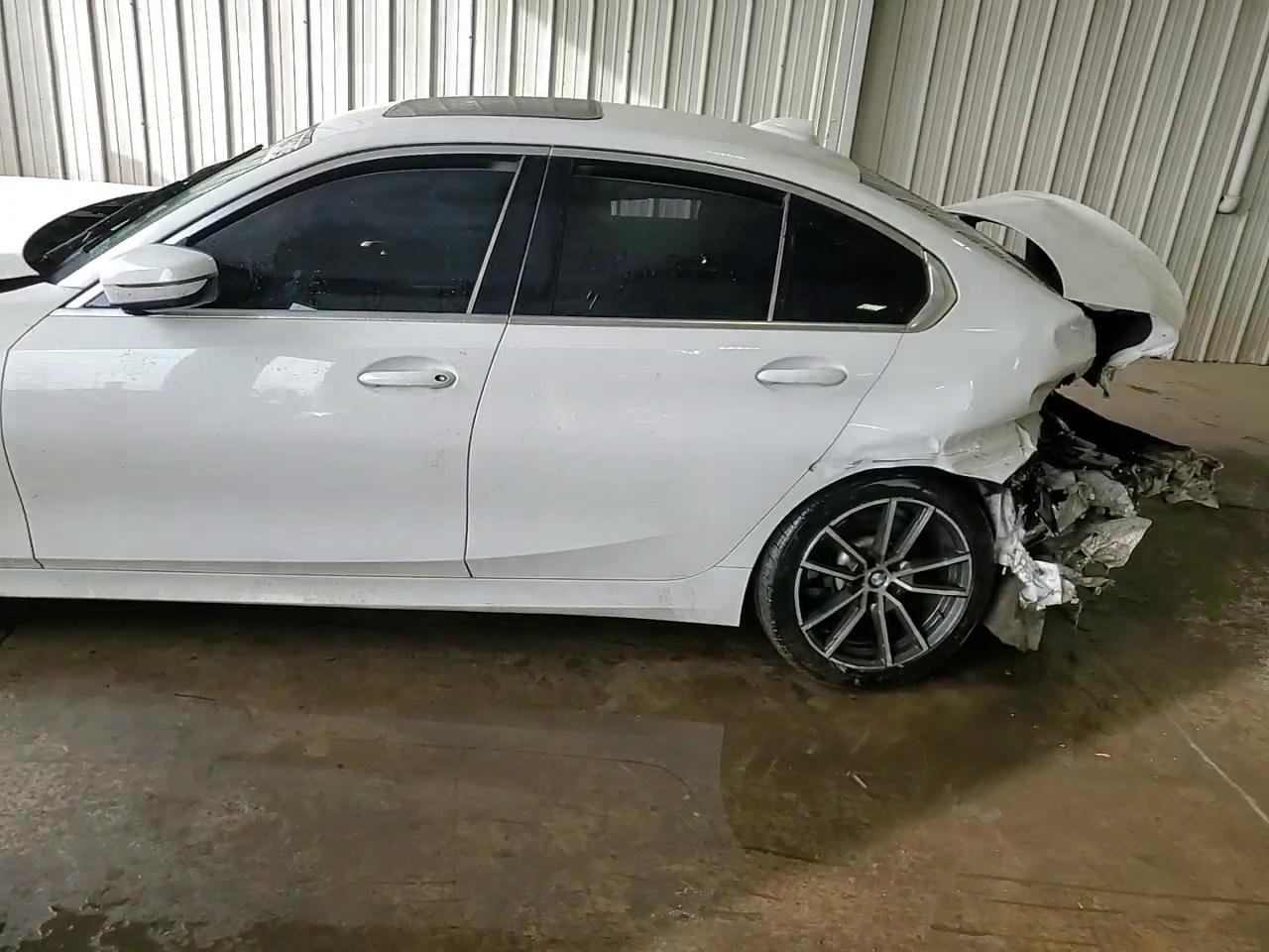 Фото: 3MW5R7J08L8B27086