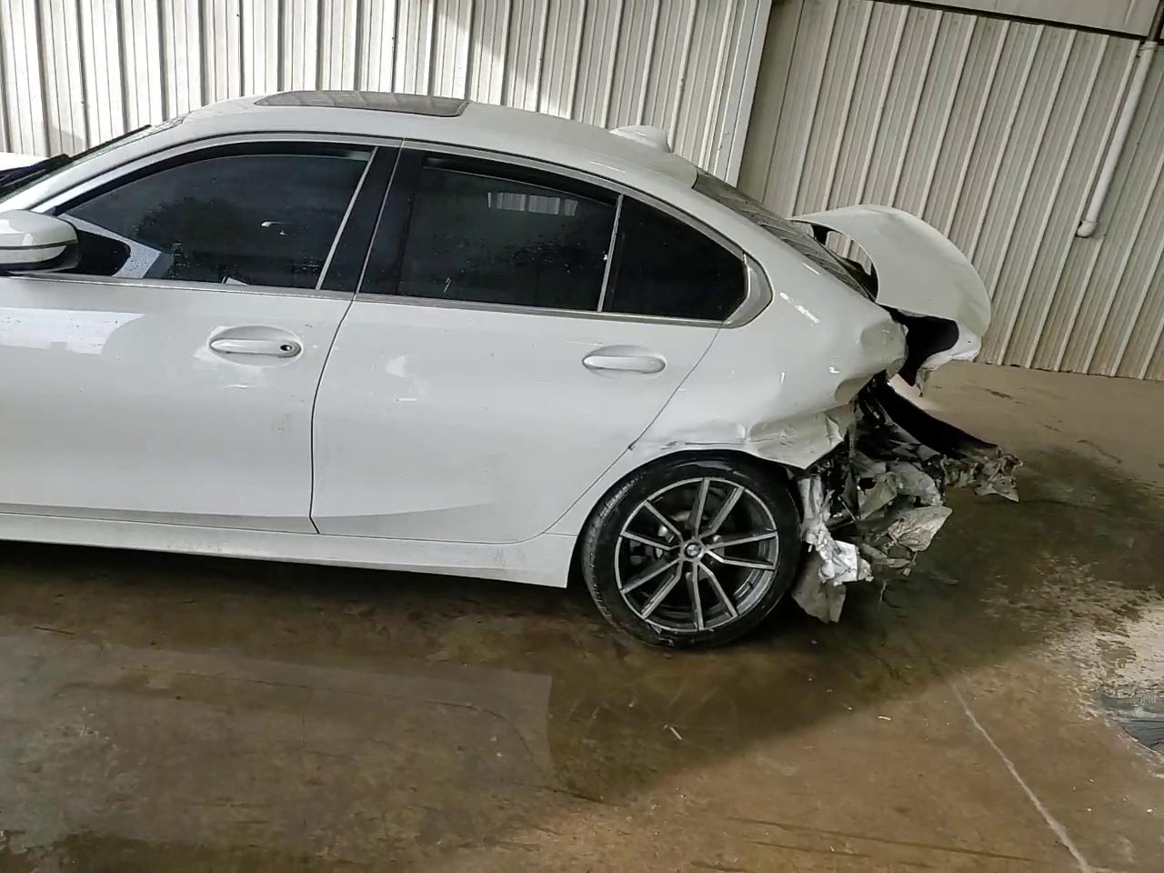 Фото: 3MW5R7J08L8B27086