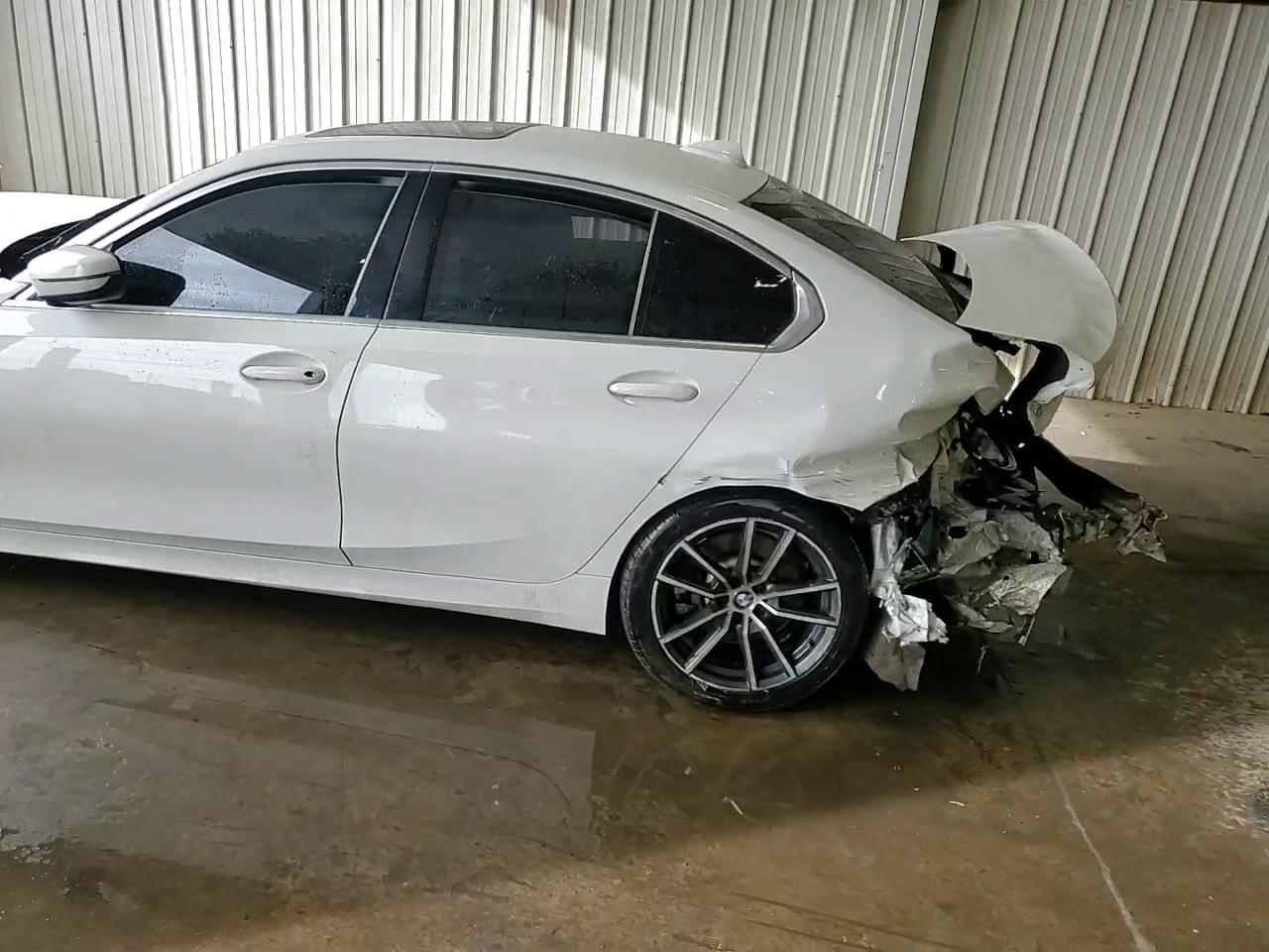 Фото: 3MW5R7J08L8B27086