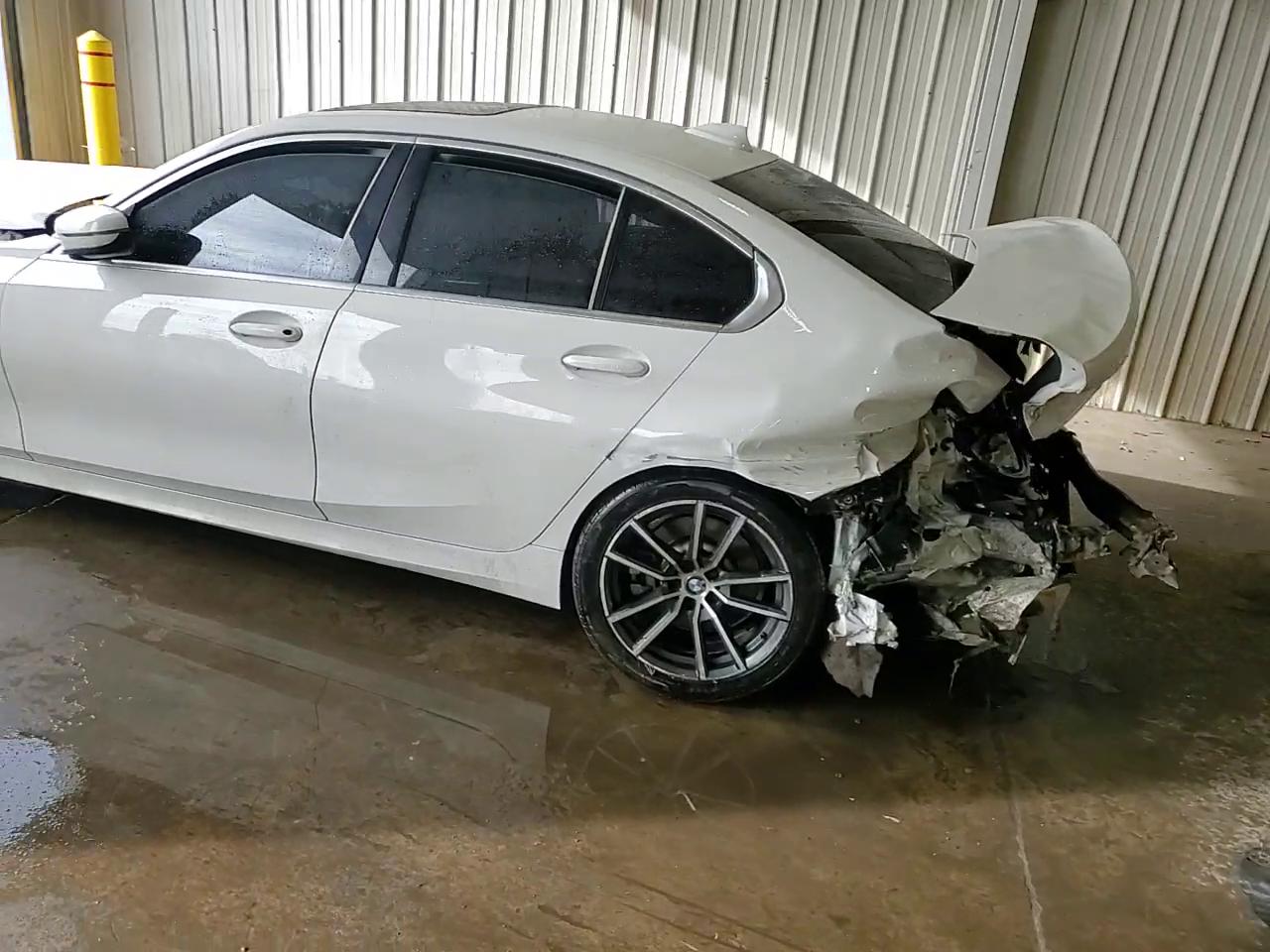 Фото: 3MW5R7J08L8B27086