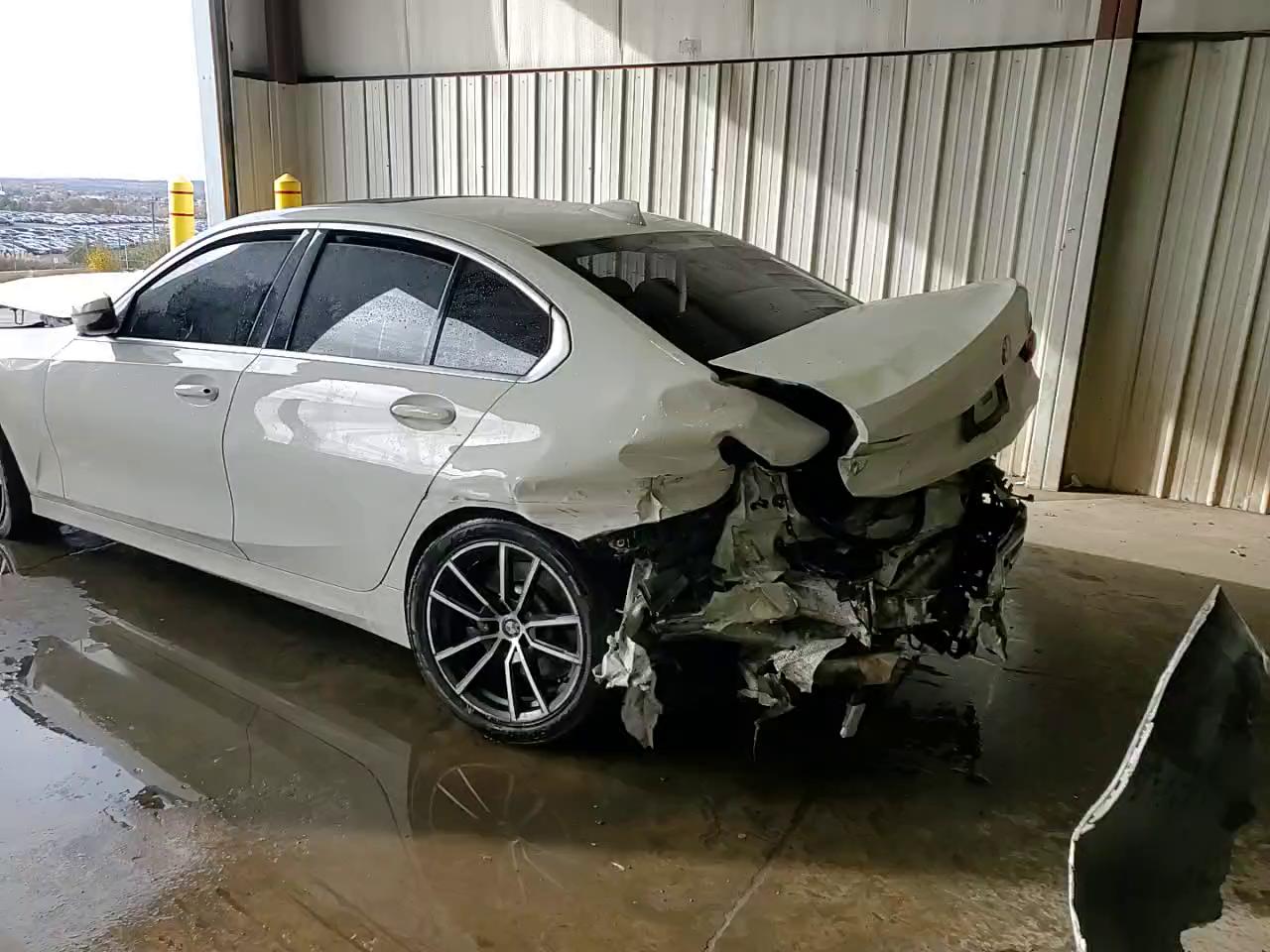 Фото: 3MW5R7J08L8B27086