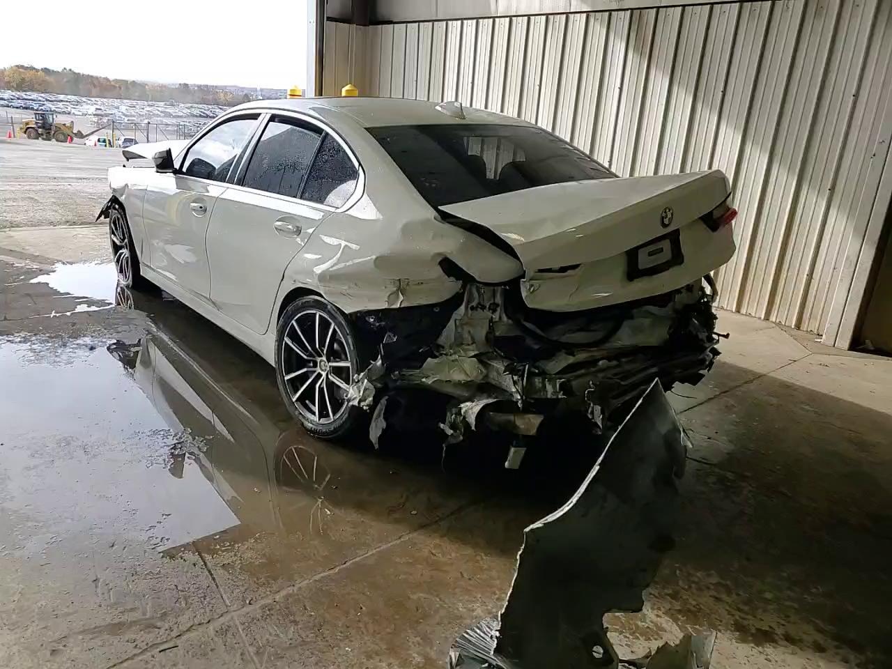 Фото: 3MW5R7J08L8B27086