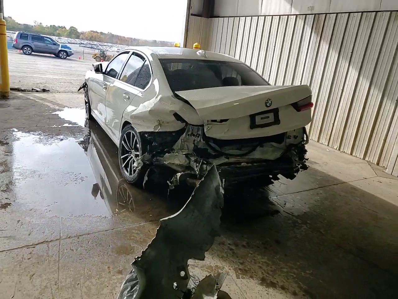 Фото: 3MW5R7J08L8B27086